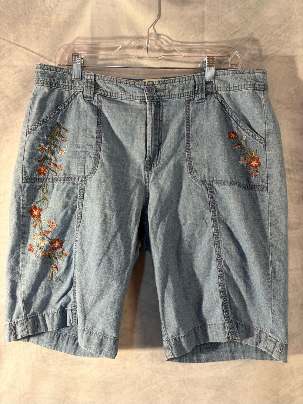 St. John’s Bay Embroidered Chambray Bermuda Shorts Women’s Size 12 Floral